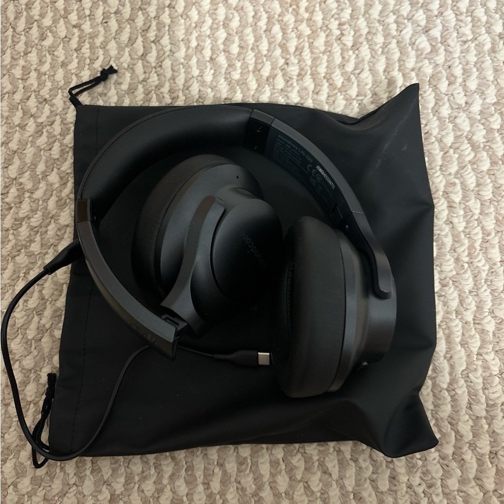 SOUNDCORE Black wireless headphones